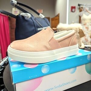 NWTs, Soda, Pink shimmer loafers size 6.5